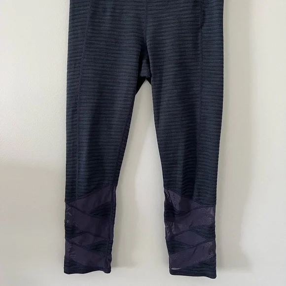 Athleta Mantra Jacquard Crop Yoga Leggings In Navy Blue Size S